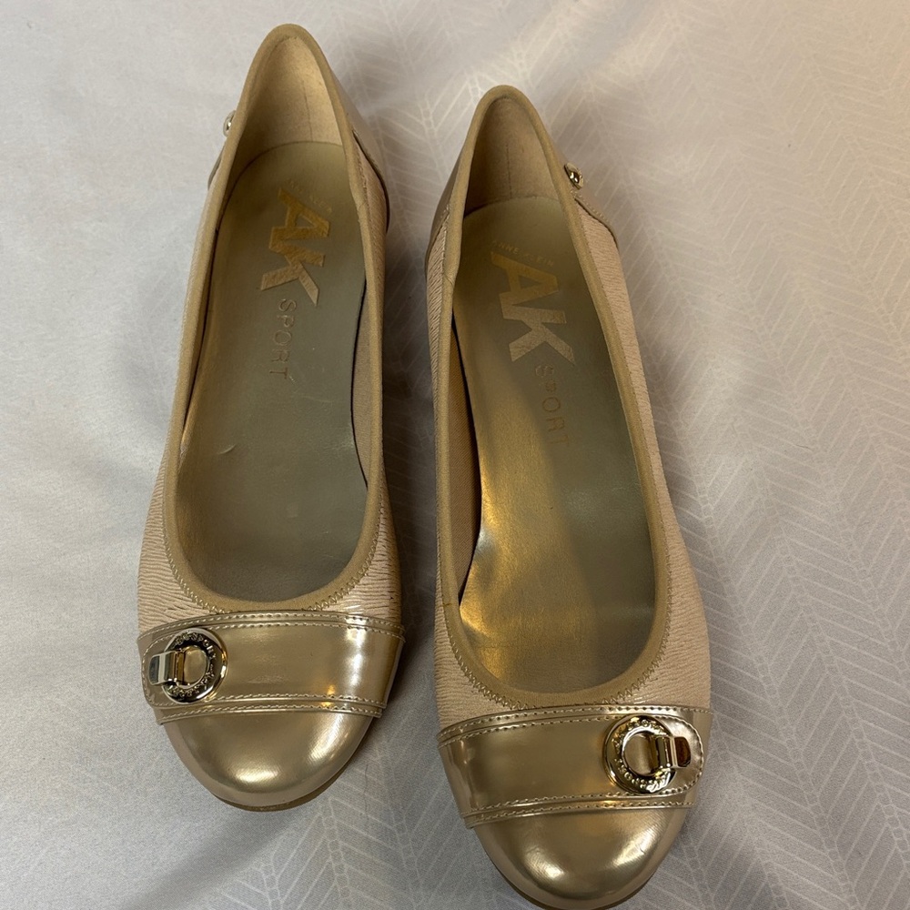 Anne Klein Sport flats light gold and cream colored size 8M